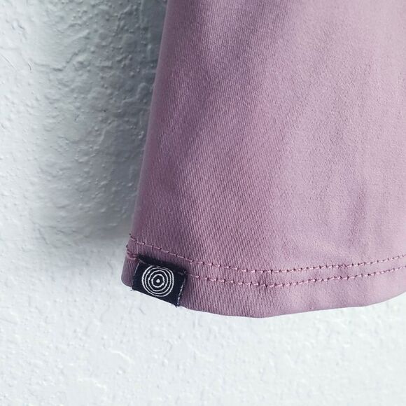 Onzie Flow Lilac Mesh Panel Capri Leggings - Picture 5 of 9